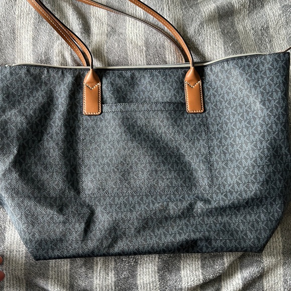 Large Blie Michael Kors Tote - Picture 2 of 4
